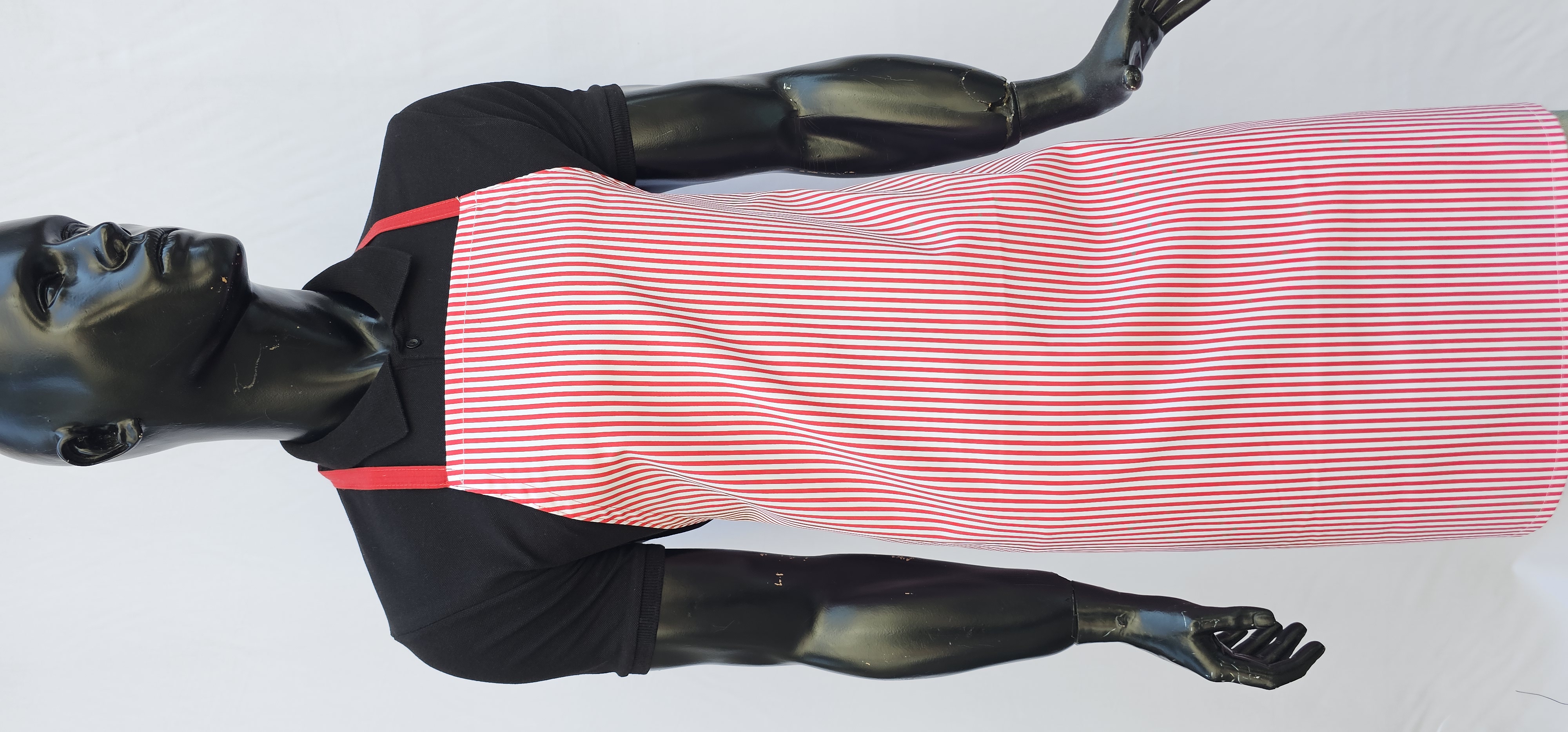 DESENLİ ASKILI ÖNLÜK BEYAZ ZEMİN  KIRMIZI ÇİZGİ