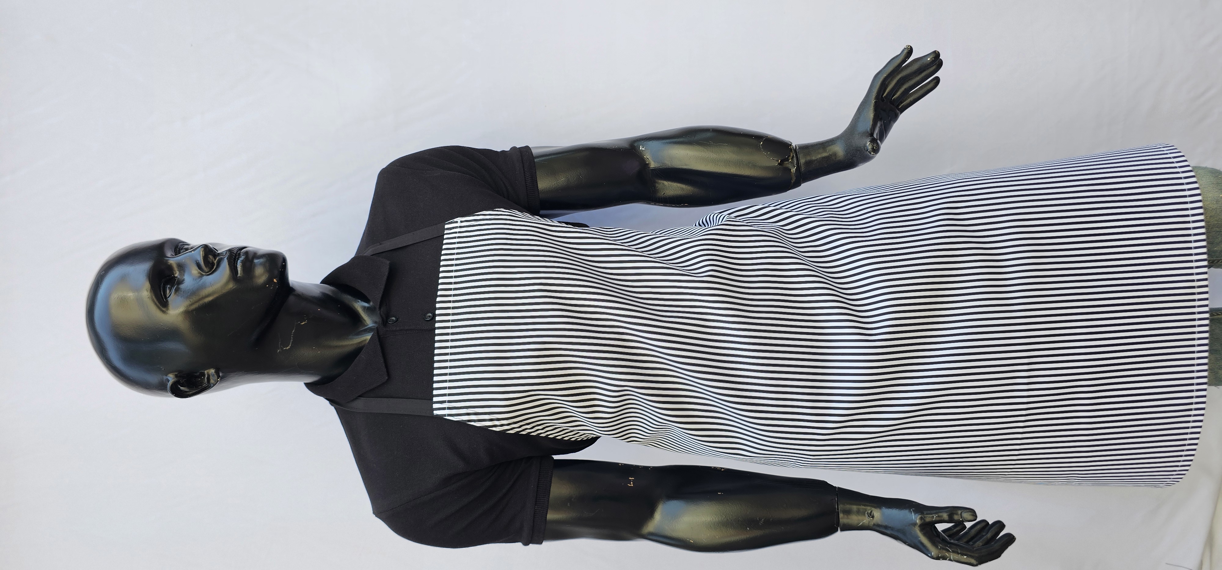 DESENLİ ASKILI ÖNLÜK BEYAZ ZEMİN  SİYAH ÇİZGİLİ