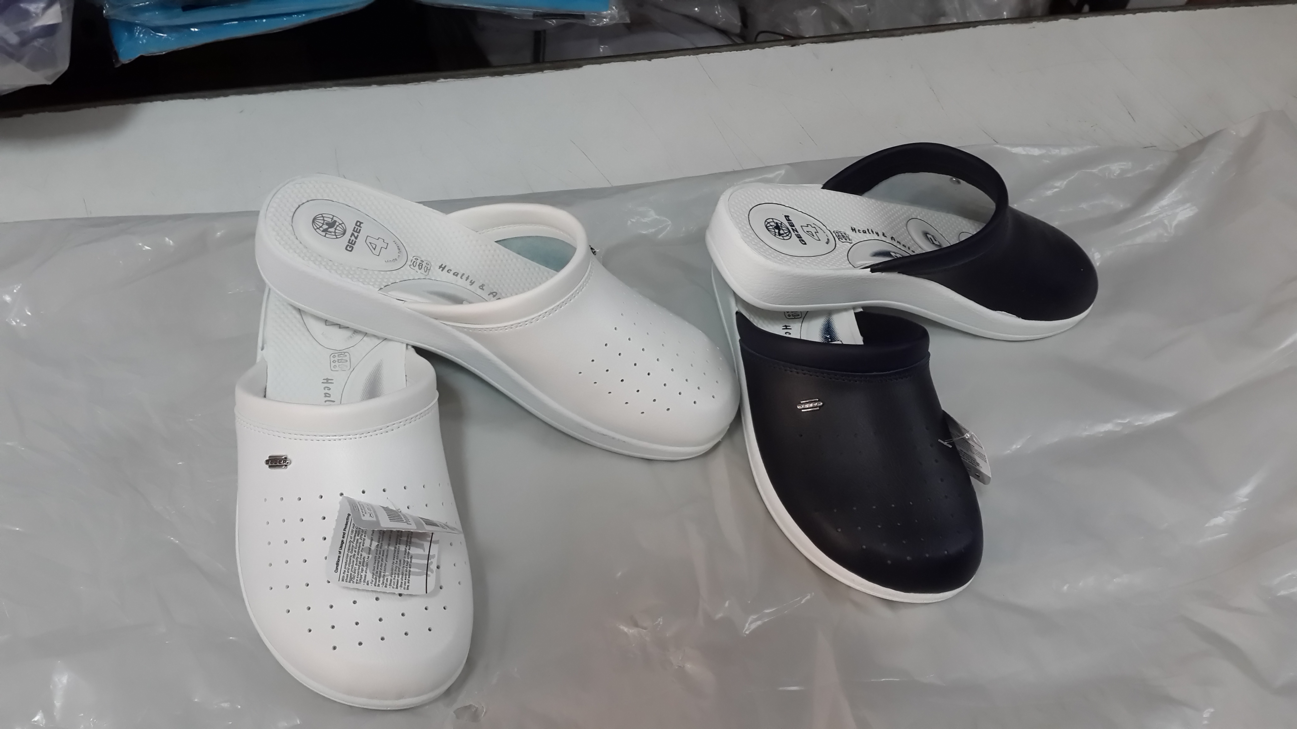 GEZER ORTOPEDİK TERLİK LACİVER VE BEYAZ RENK