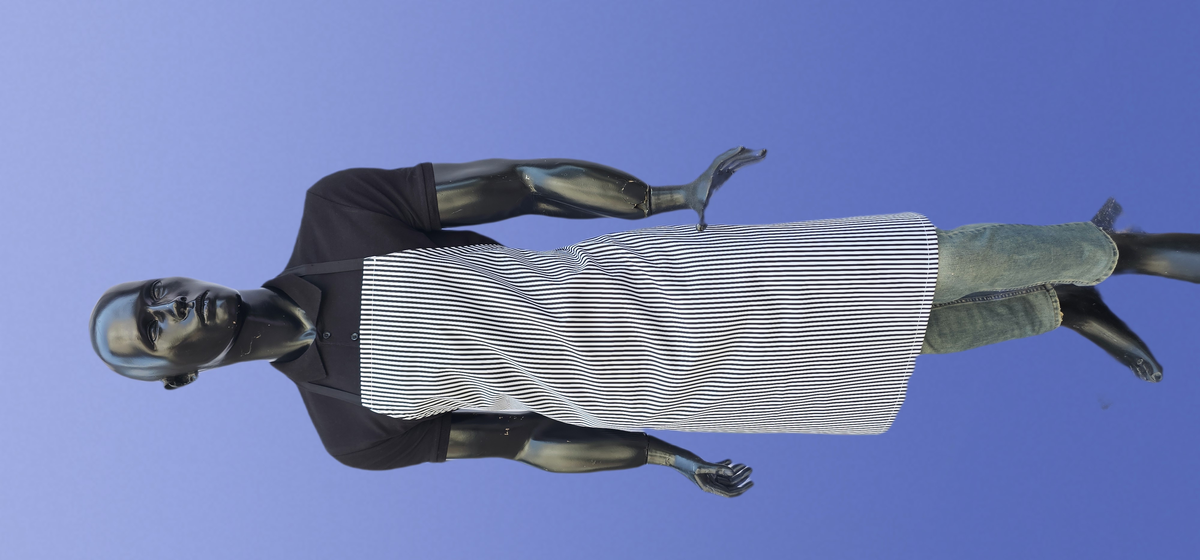 DESENLİ ASKILI ÖNLÜK BEYAZ ZEMİN  SİYAH ÇİZGİLİ