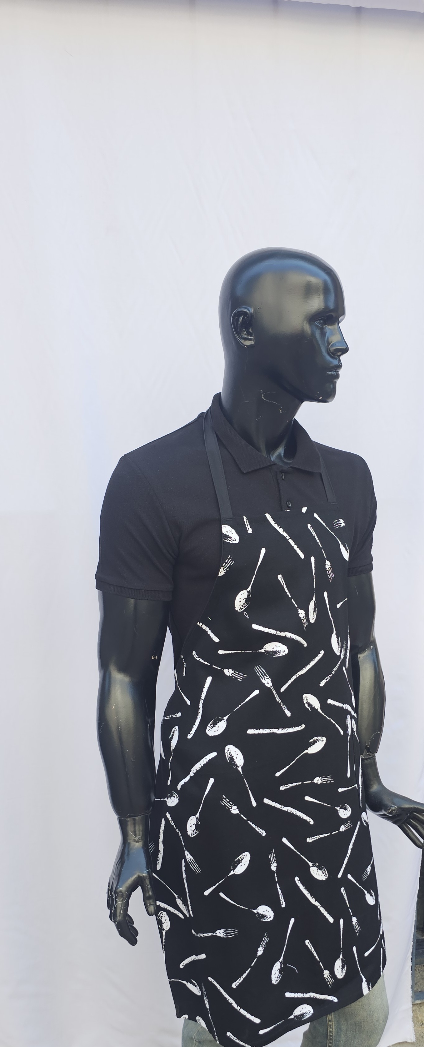 ASKILI ÖNLÜK HARMAN GABARDİN SİYAH ZEMİN ÇATAL KAŞIK DESENLİ