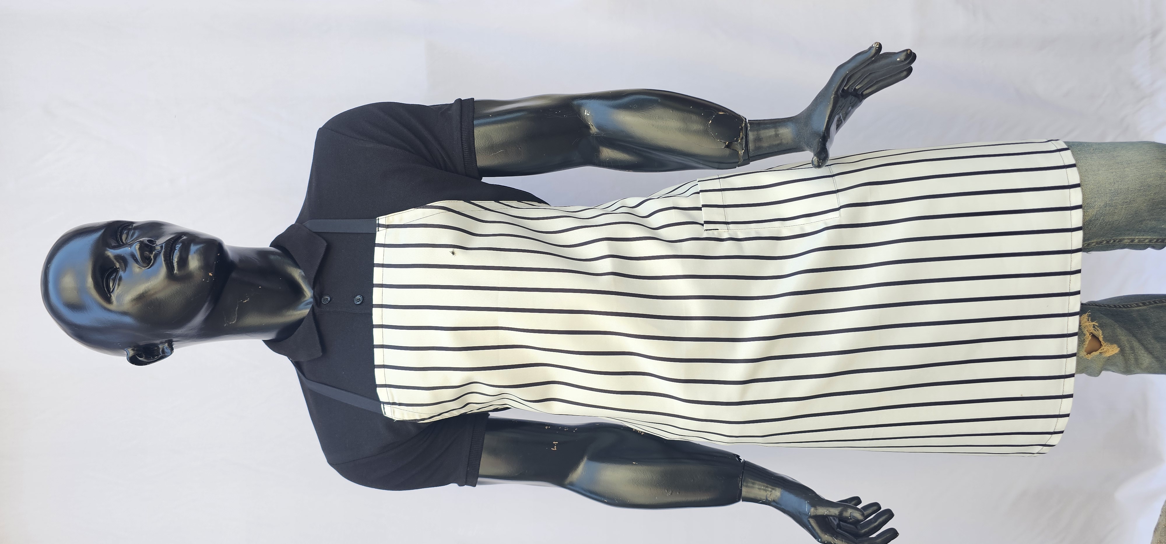 DESENLİ ASKILI ÖNLÜK BEYAZ ZEMİN SİYAH ÇUBUK ÇİZGİ