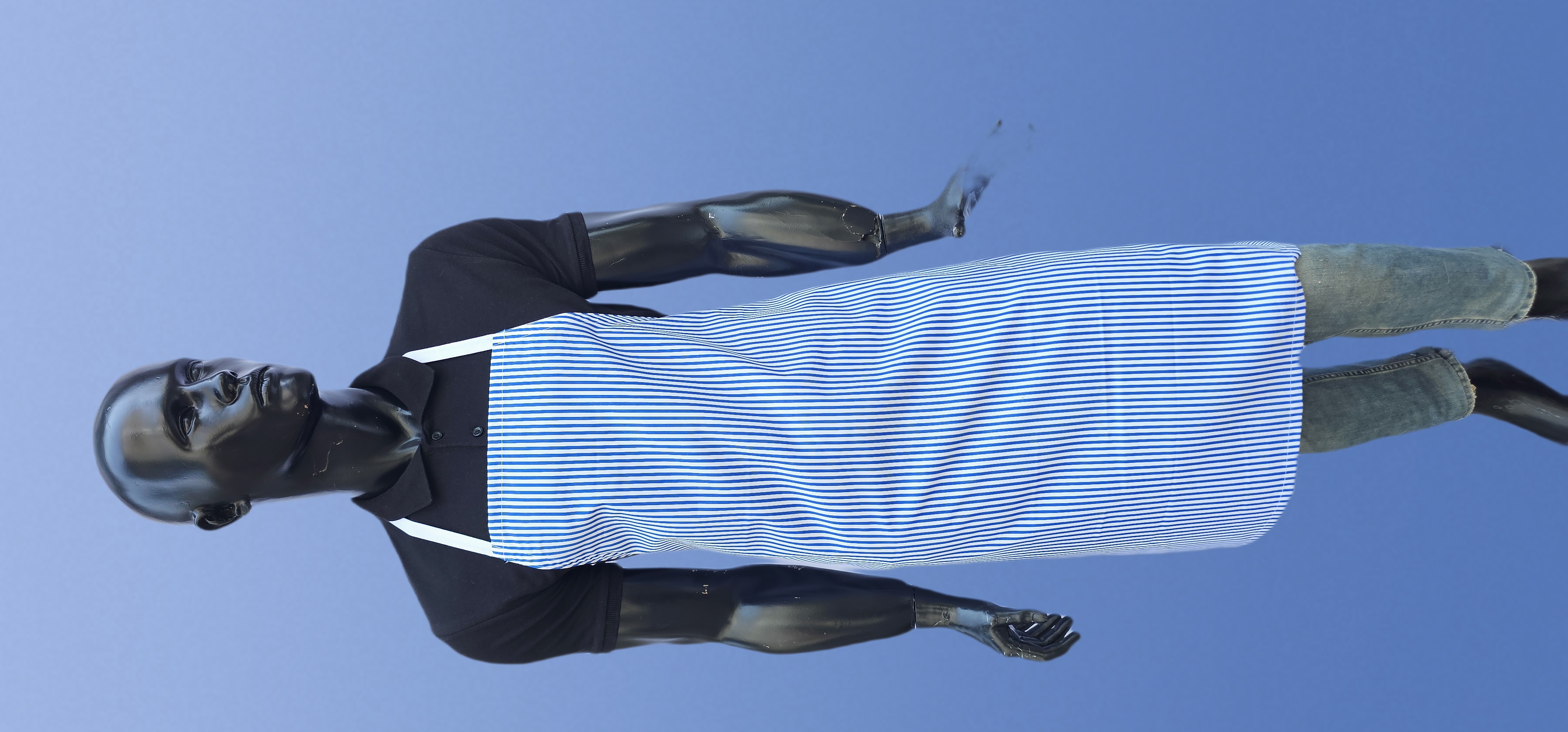 DESENLİ ASKILI ÖNLÜK BEYAZ ZEMİN SAKS MAVİ ÇİZGİLİ