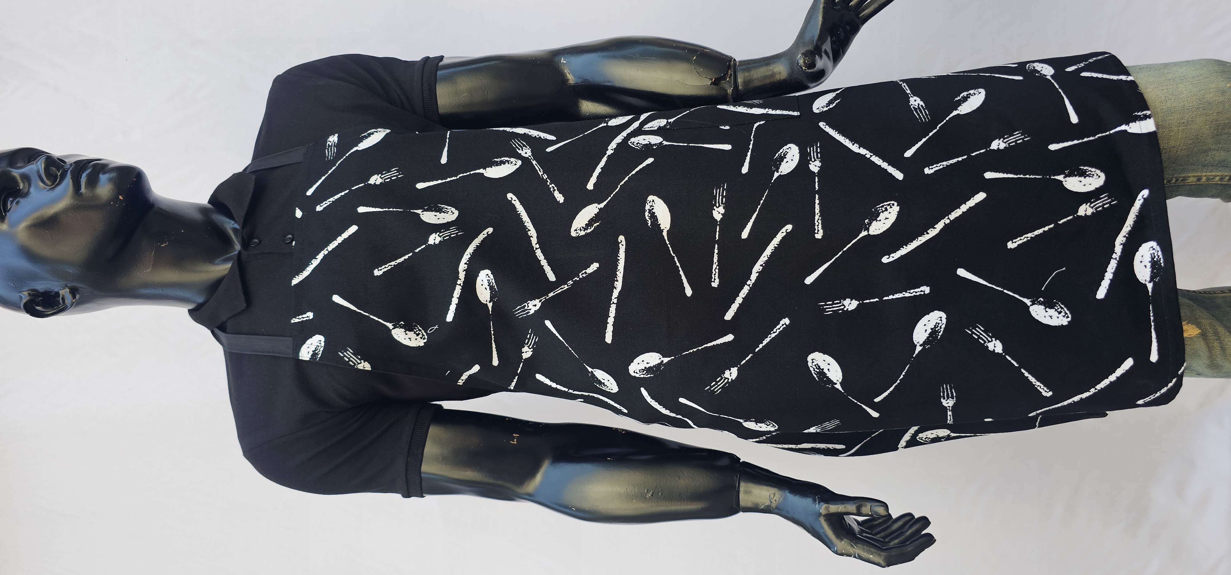 ASKILI ÖNLÜK HARMAN GABARDİN SİYAH ZEMİN ÇATAL KAŞIK DESENLİ